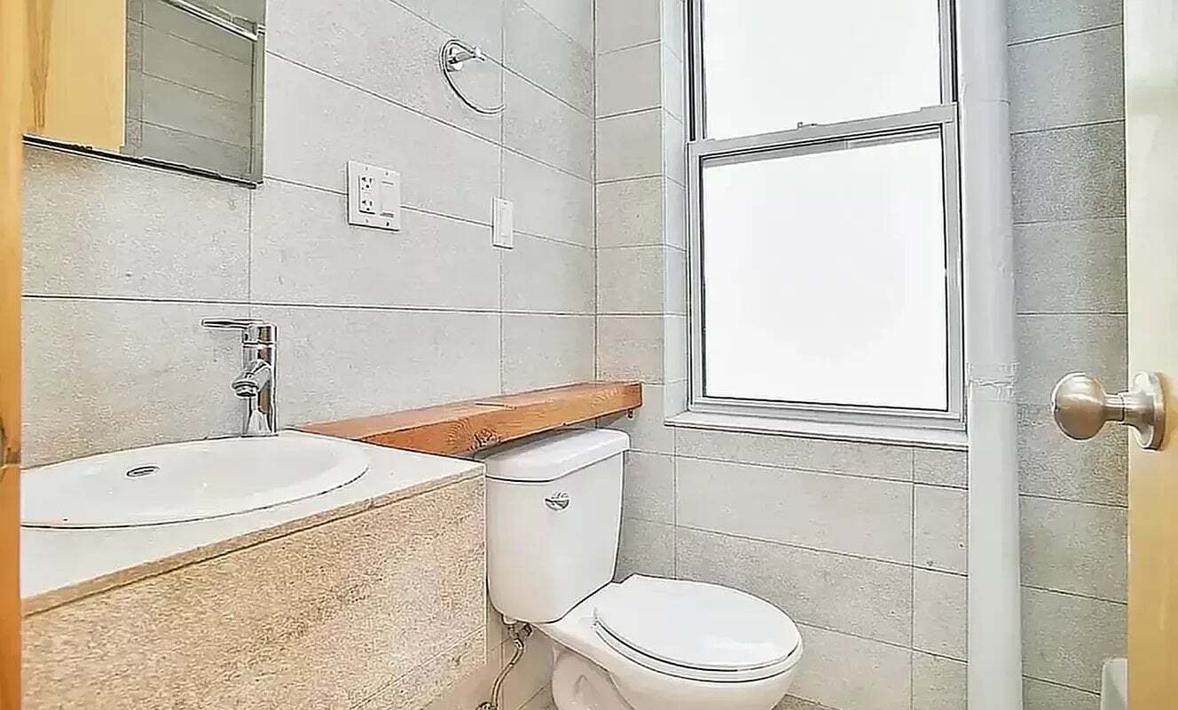 Building Photo - 75 Baxter St