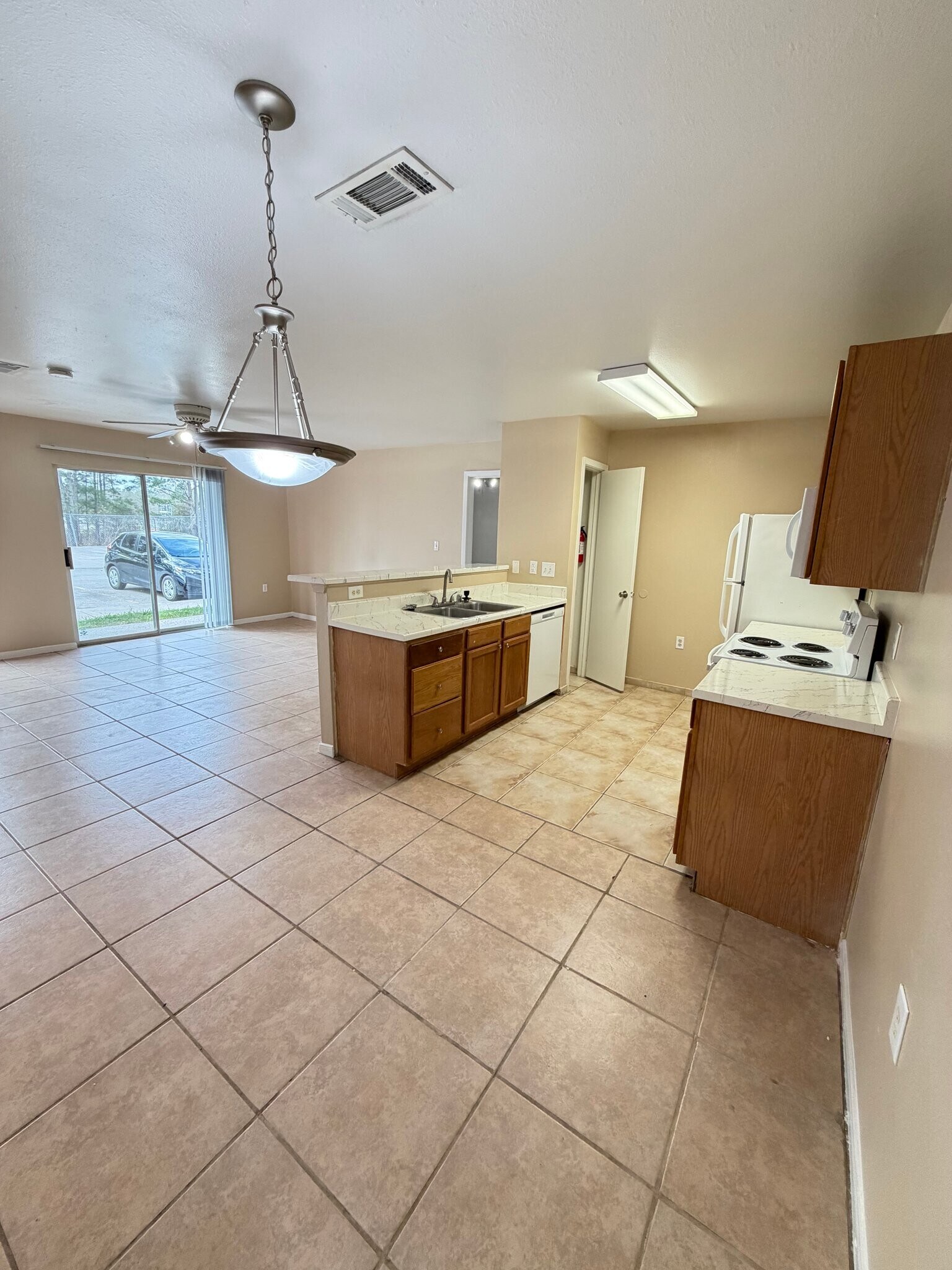 Building Photo - 811 Cloyd Dr