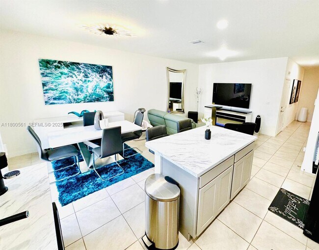 Building Photo - 761 SW 11th St