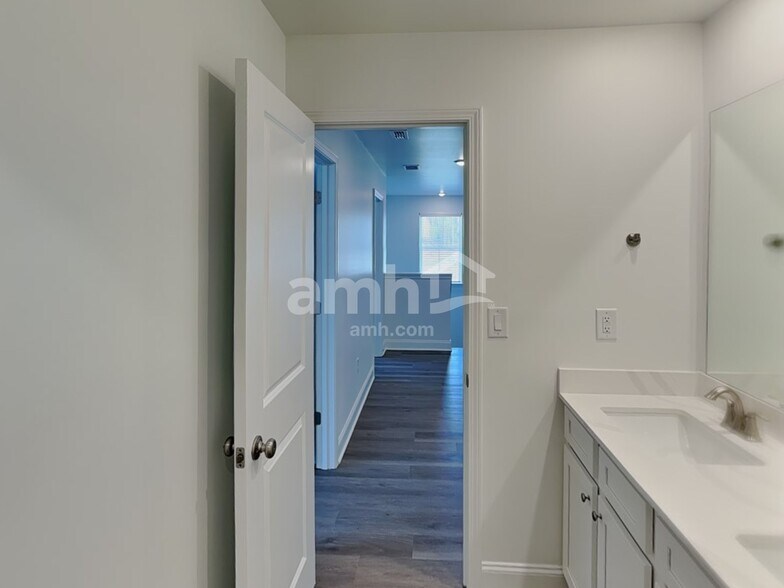 Building Photo - 1648 Aquamarine Dr
