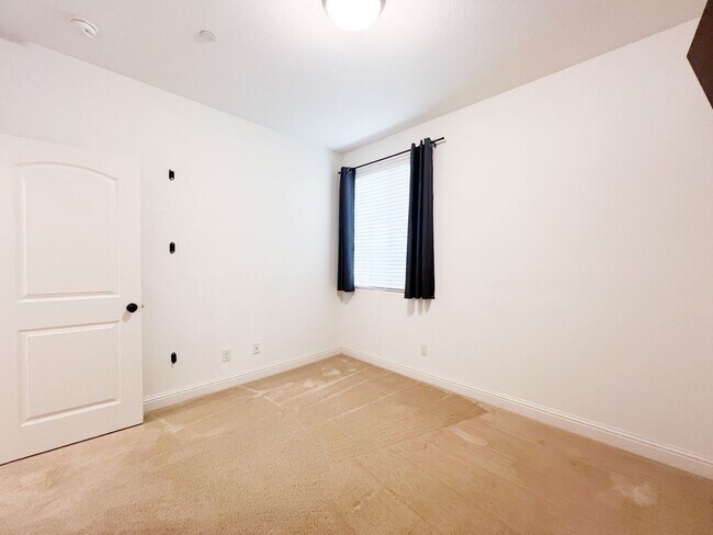 Building Photo - Spacious 4 Bd 3 Bath Home in Elk Grove