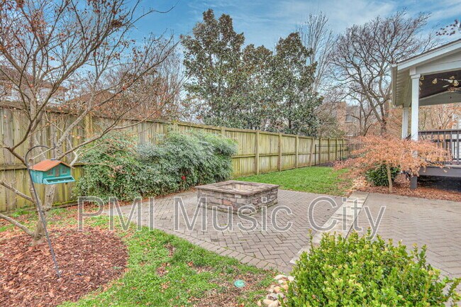 Building Photo - 1537B Battlefield Dr