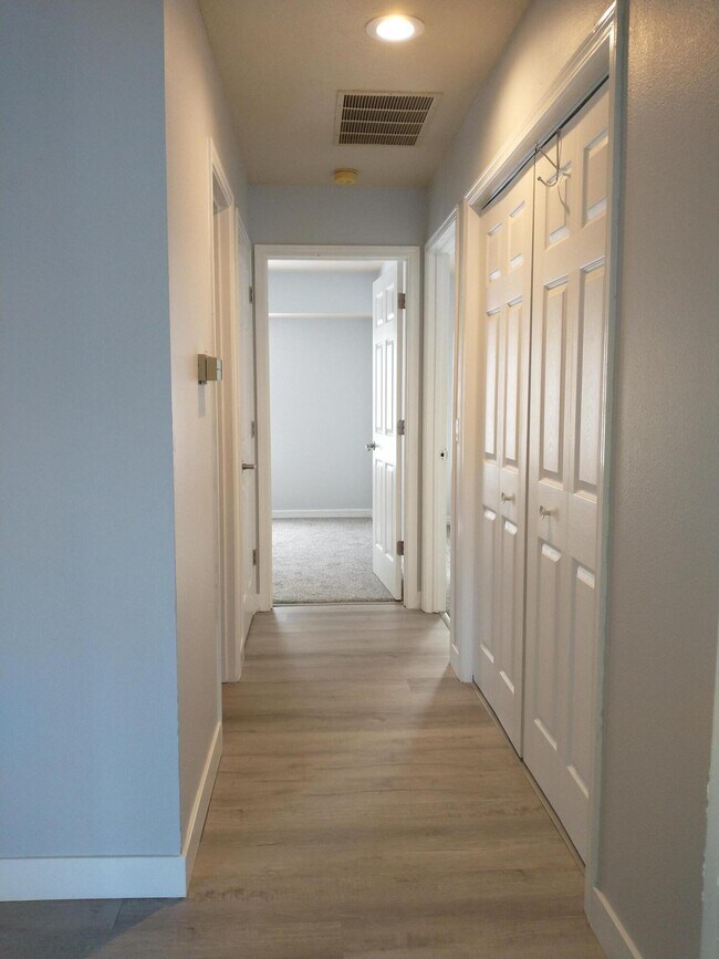 Building Photo - 477 Avondale Dr