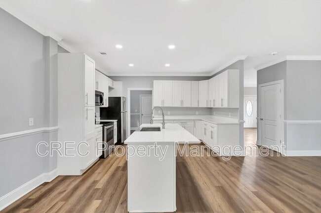 Building Photo - 2703 E Surrey Dr