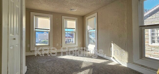 Building Photo - 918 Watson St