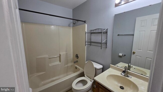 Building Photo - 6565 Ronald Rd