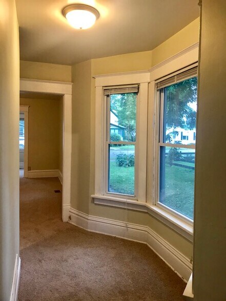 Hallway nook - 230 9th Ave N