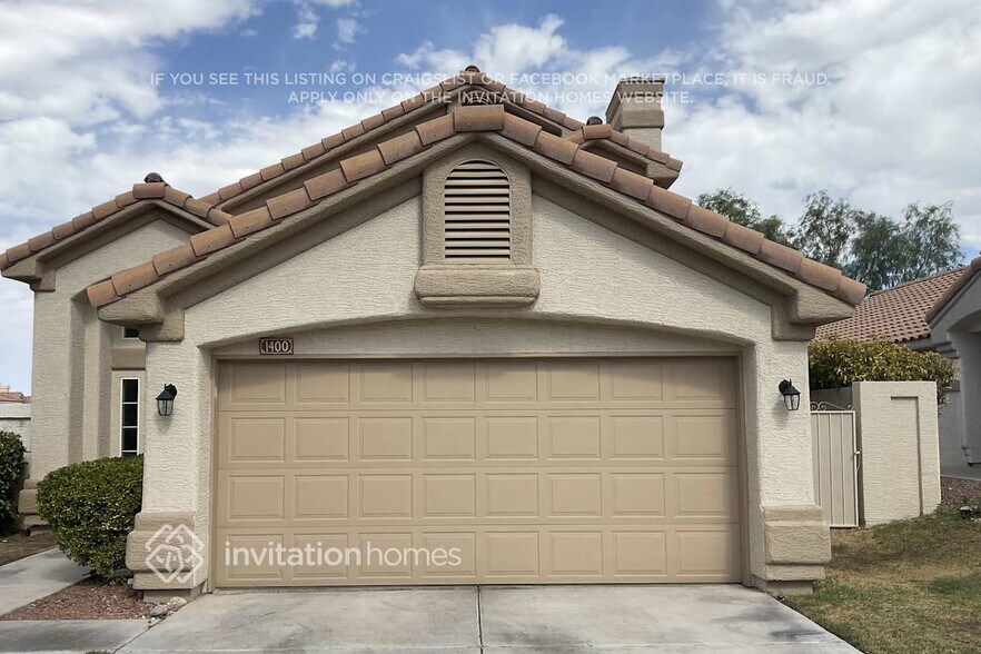 Primary Photo - 1400 Desert Hills Dr