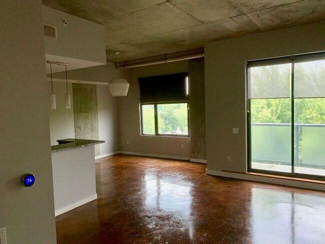 Building Photo - 335 W Ponce de Leon Ave