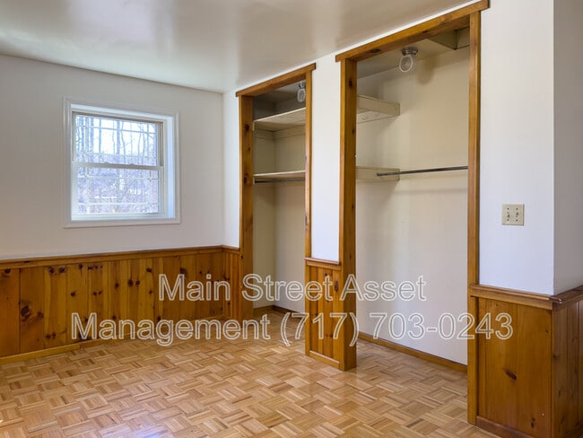 Building Photo - 735 Yellow Hill Rd