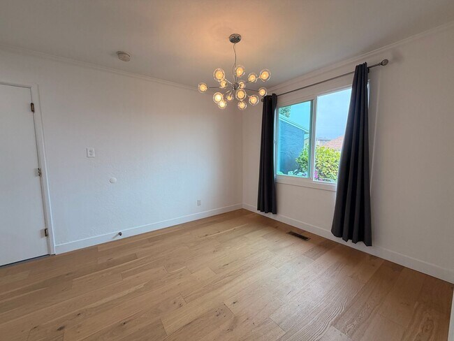 Building Photo - Spacious 4 Bedroom/2Bathroom Home in South San Francisco!