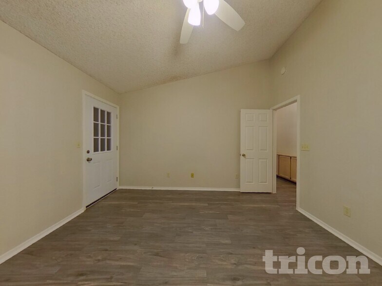 Building Photo - 1313 N Avoca