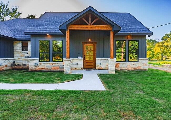 Building Photo - 24994 Armagh Rd