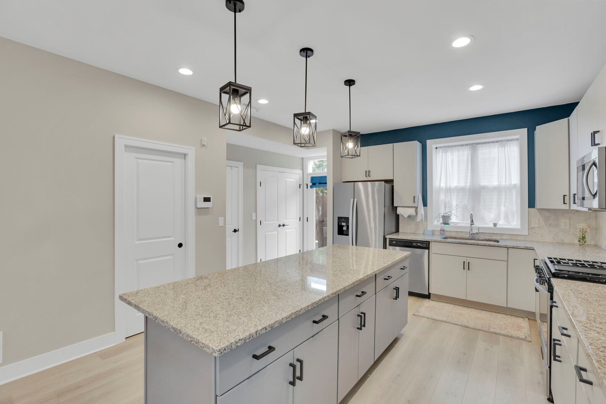 Building Photo - 1242 N Grant Ave