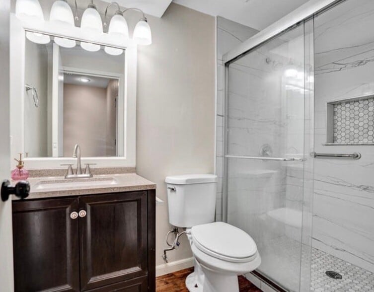 Building Photo - 3911 Shoma Dr