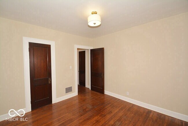 Building Photo - 4905 Broadway St