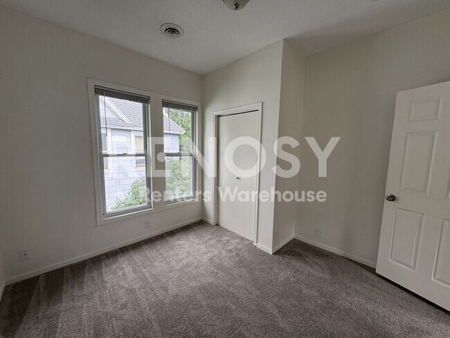 Building Photo - 708 Randolph Ave