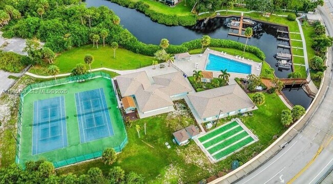 Building Photo - 1561 NE 12th Terrace