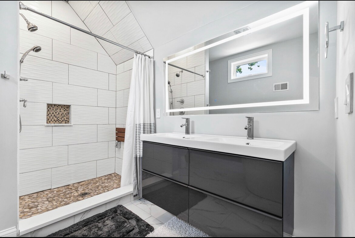 Building Photo - 84 Flint St