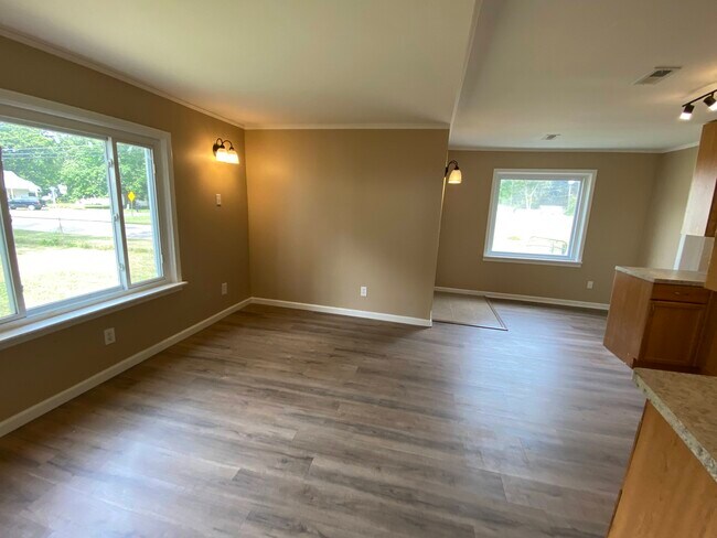 Building Photo - 35807 Schley Ave