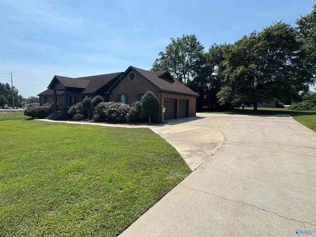 Building Photo - 120 Roy Dr