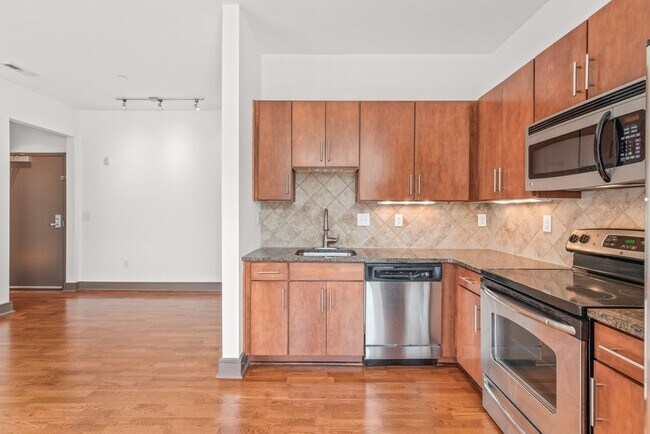 Building Photo - (Coming Soon) 1 Bedroom Condo In Southend with garage