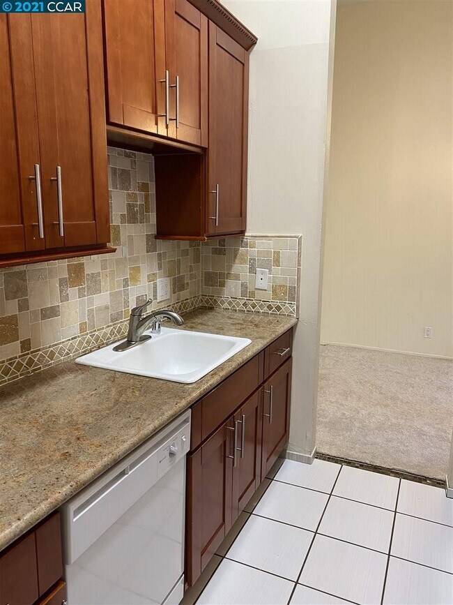 Building Photo - 440 N Civic Dr