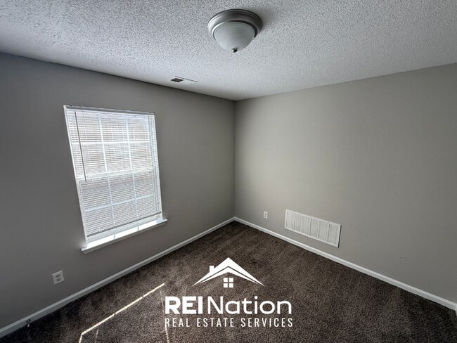 Building Photo - Move-In Ready 3BR Home in 38128 - Hardwood Floors, Attached Garage & Private Yard