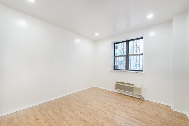 Building Photo - 111 Mulberry St