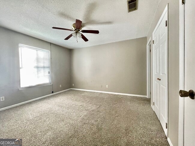 Building Photo - 202 Eagles Ct