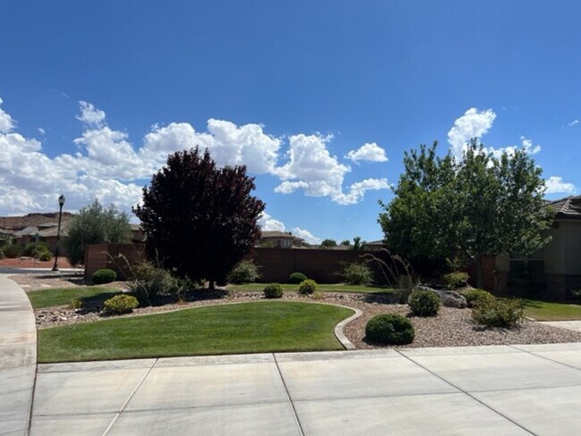 Building Photo - Spacious 3 Bedroom Home in Little Valley