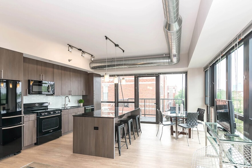 Building Photo - 211 W Scott St