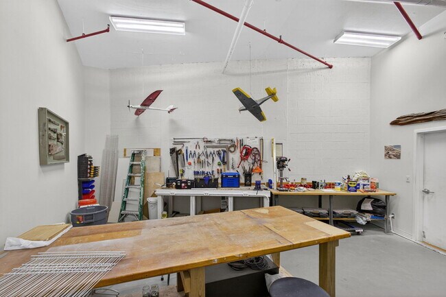 Building Photo - 1300 Jimmy Buffett Mem Hwy