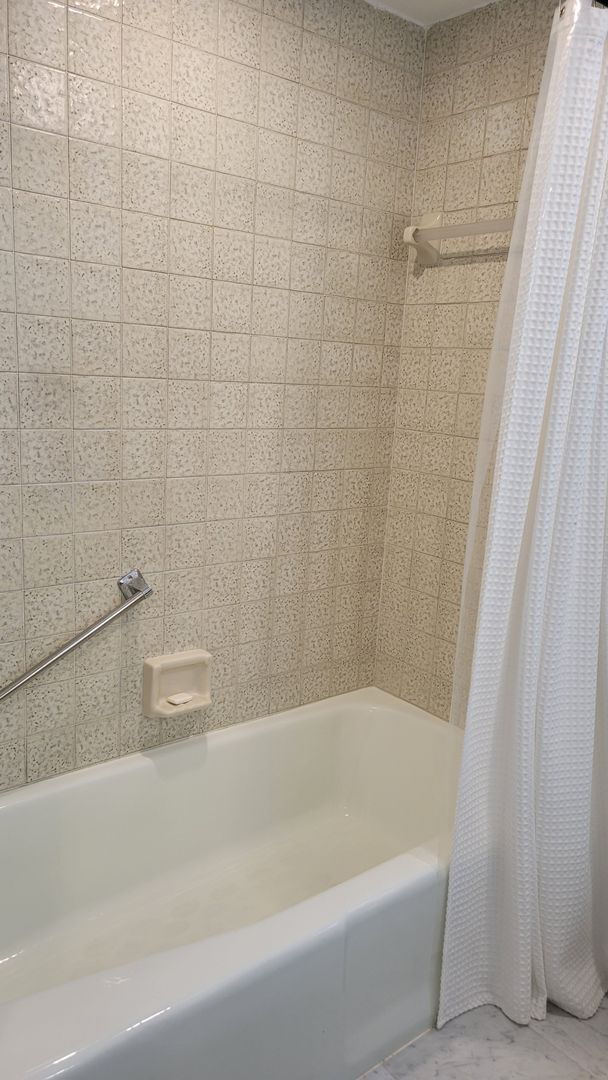 Building Photo - Annual or seasonal turnkey furnished renov...