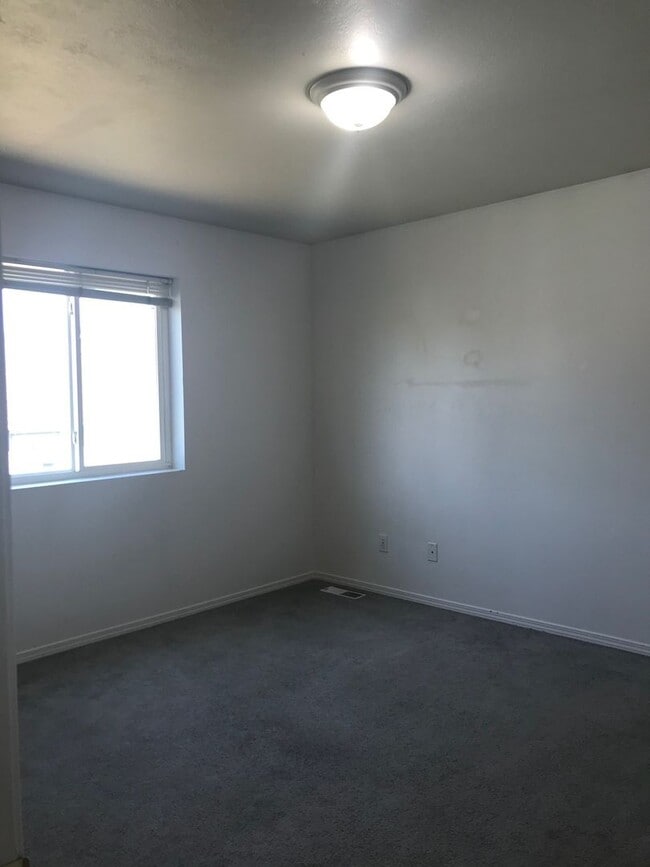 Building Photo - 3305 Laredo Dr