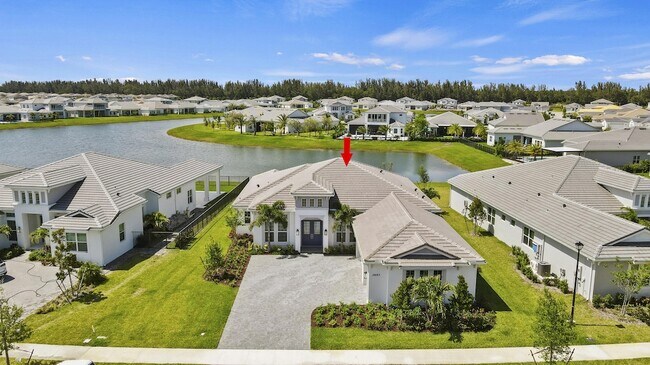Building Photo - 14823 Wildwood Cir