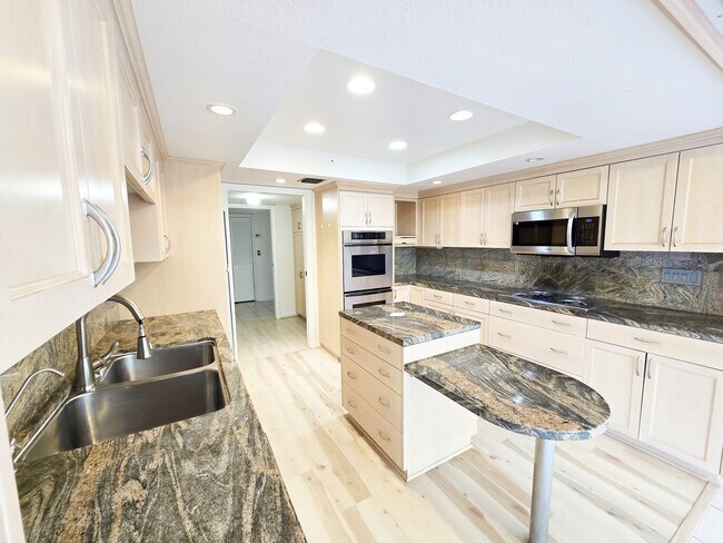 Primary Photo - 2420 Torrey Pines Rd