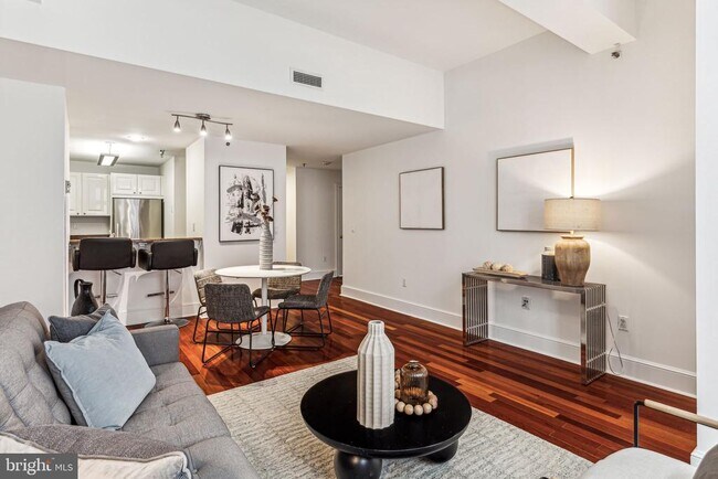 Building Photo - 1500 Chestnut St