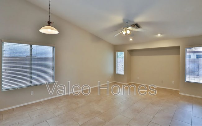 Building Photo - 1593 E Wildhorse Pl