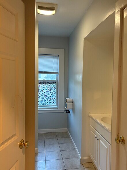 Building Photo - 86 Pleasant St