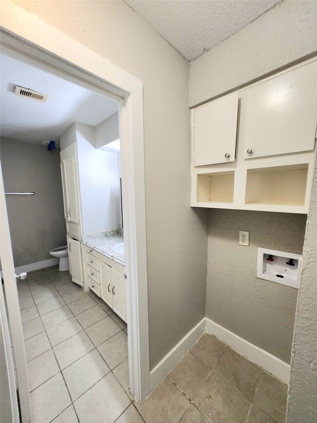 Building Photo - 9110 Kentshire Dr