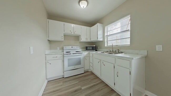 Building Photo - 325 Beulah St #15