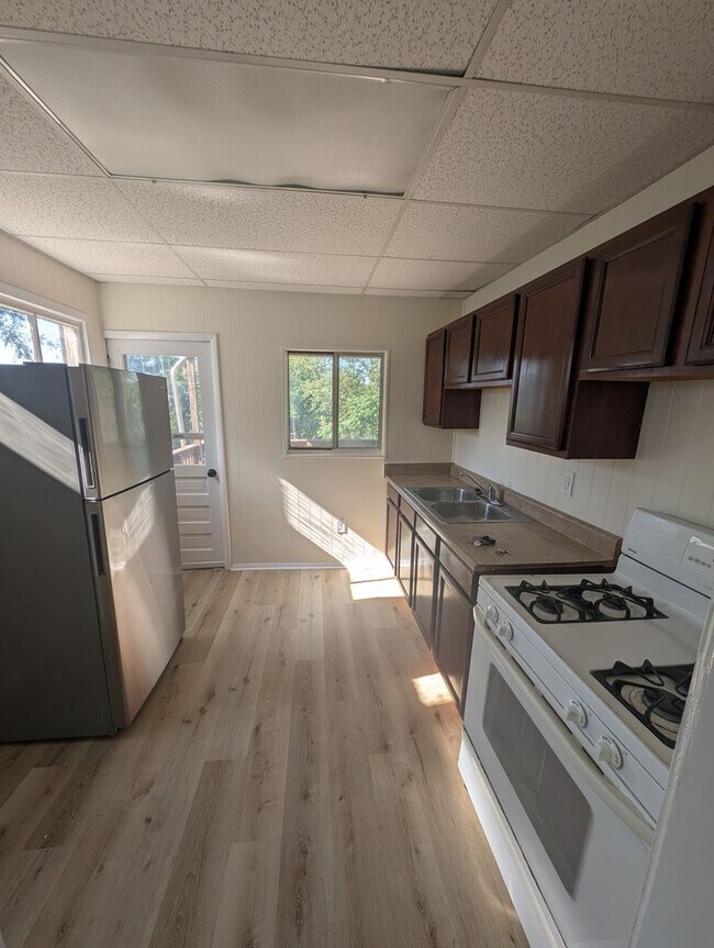 Building Photo - Newly Reno2 Bed, 1 Bath Home in Pitcairn -- Available NOW!