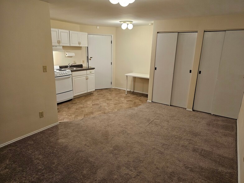 Building Photo - 376 Probasco St