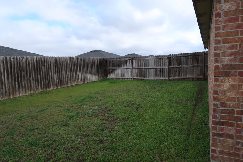 Building Photo - 1209 Vanguard Ln