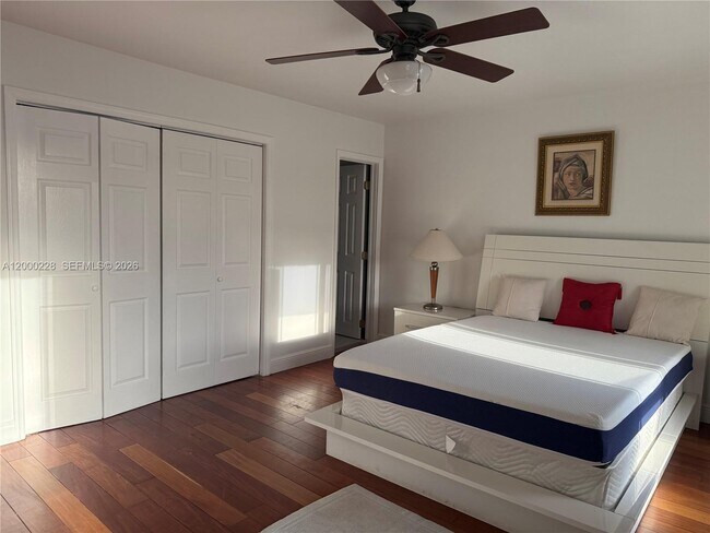 Building Photo - 13505 NE 23rd Ct