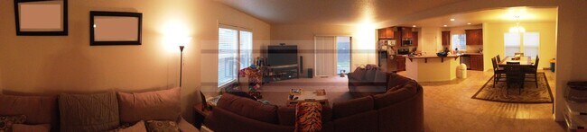 Building Photo - Beautiful 4 Bedroom Home Perfect for Enter...
