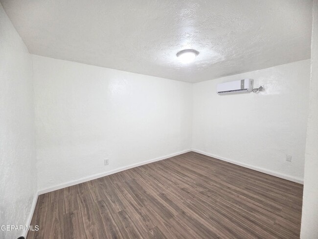 Building Photo - 363 Ontiveros St