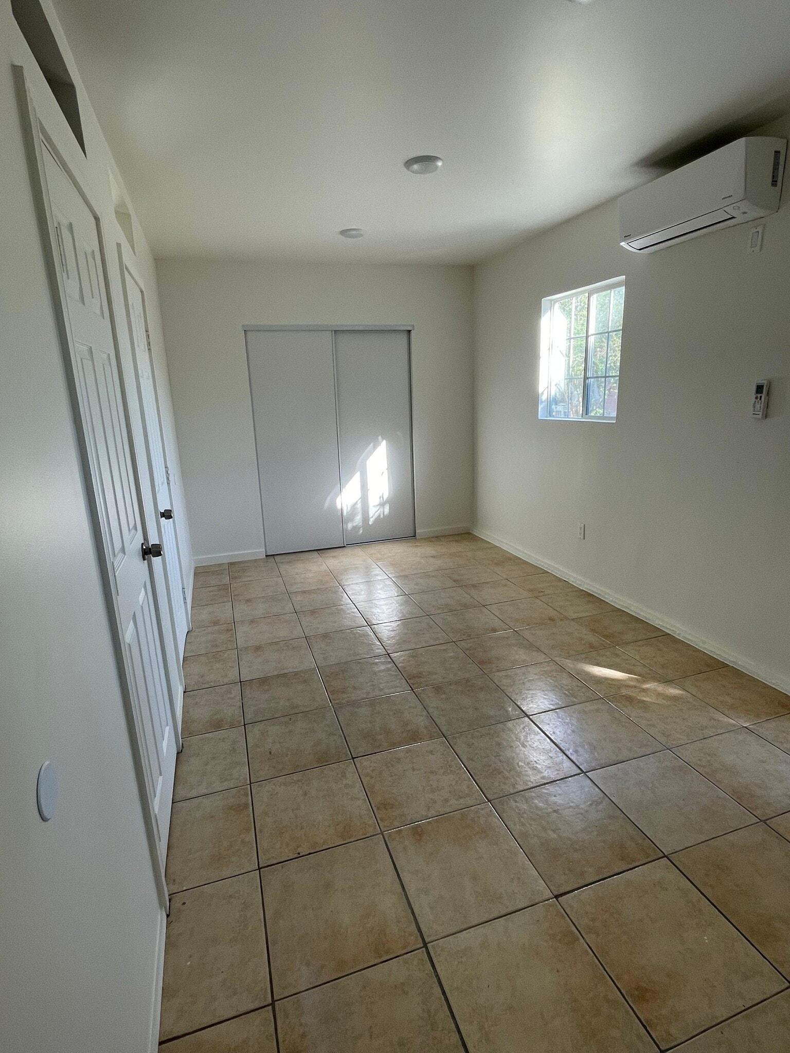 Building Photo - 6843 Vantage Ave