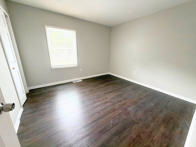Building Photo - Beautifully Renovated 2 Bed / 1.5 Bath Townhome – Move-In Ready!